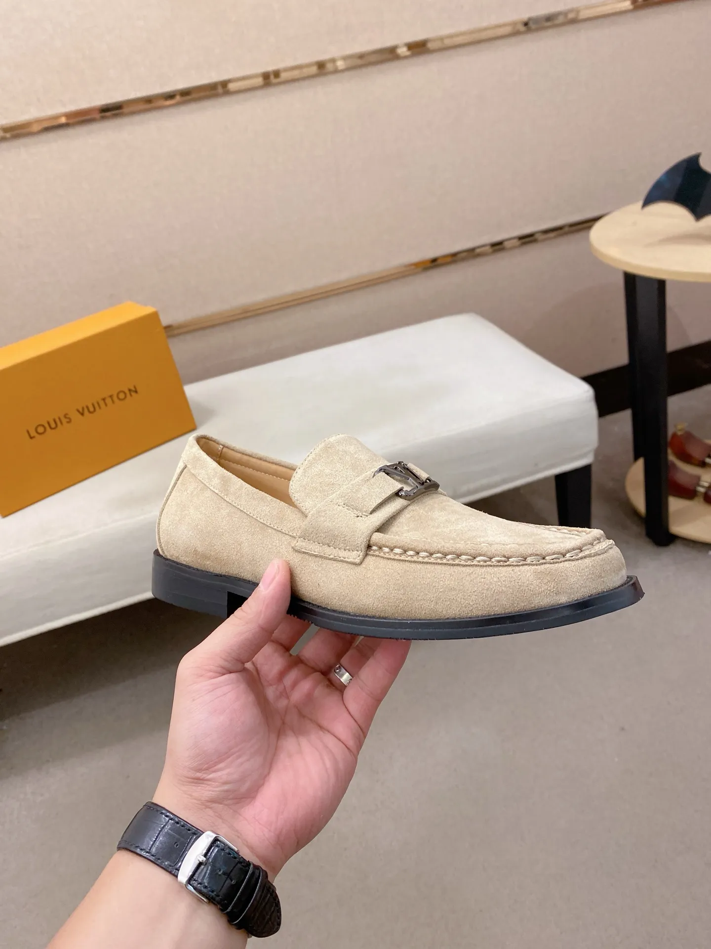 Men's shoes 💰 500💰⚡️New models available⚡️Louis Vuitton (Louis Vuitton/LV) casual, business formal wear! Made with pure Italian craftsmanship, the upper is made of first-layer cowhide, which is full of texture! The lining is cowhide and the original rubber leather shoe outsole. The style is atmospheric and comfortable! Positive code 38-44